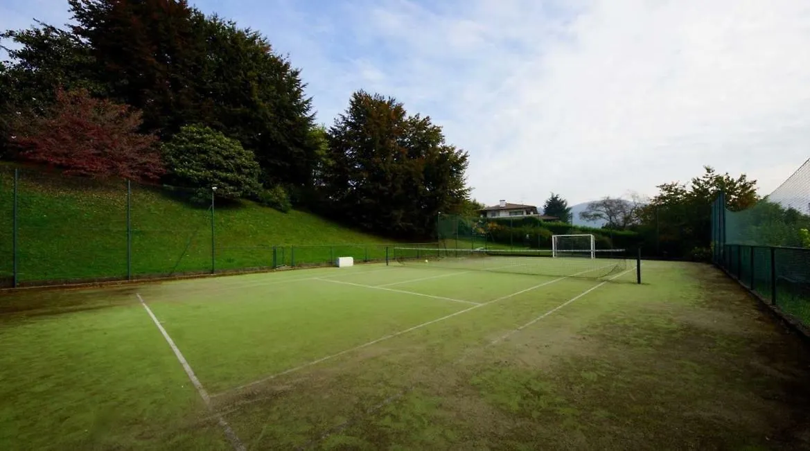 Luxury Villa With Pool And Tennis Court Cavallasca 0*,